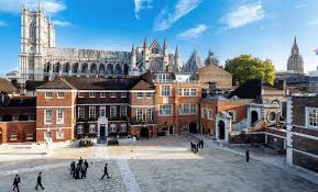 英国九大公学的共同特点：不仅仅是学术